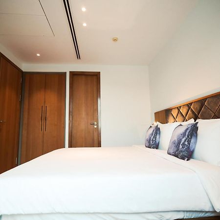 The World Surat Hotel Exterior photo