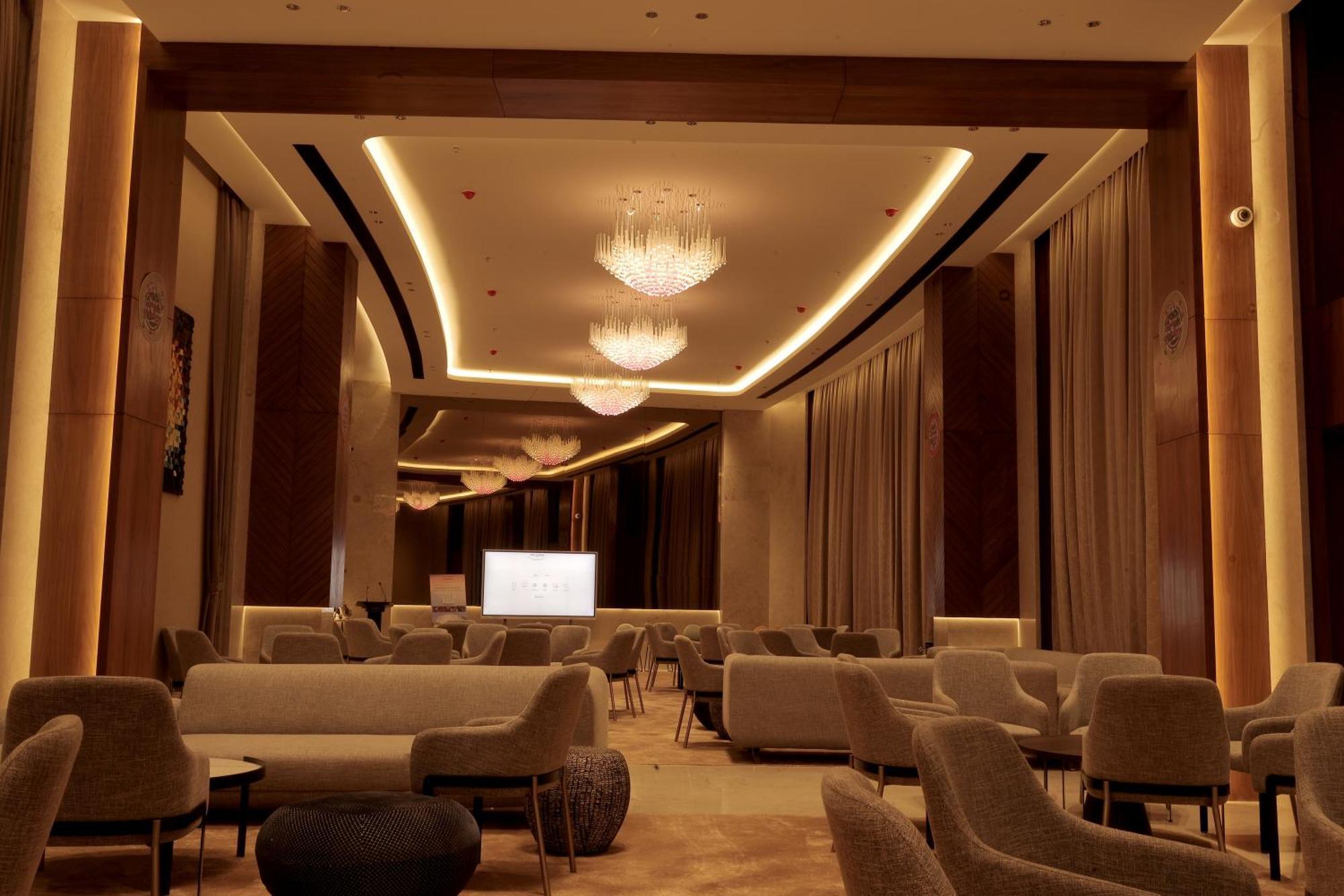 The World Surat Hotel Exterior photo