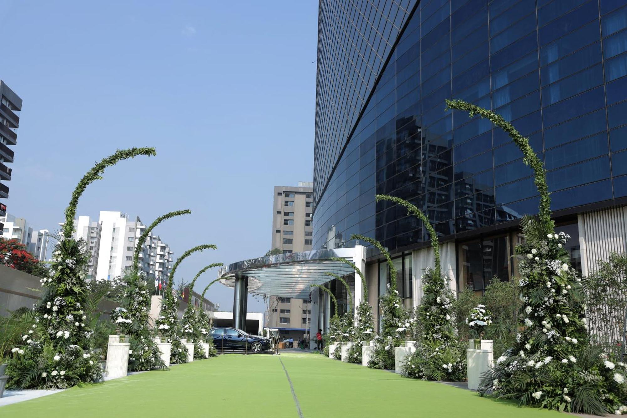 The World Surat Hotel Exterior photo