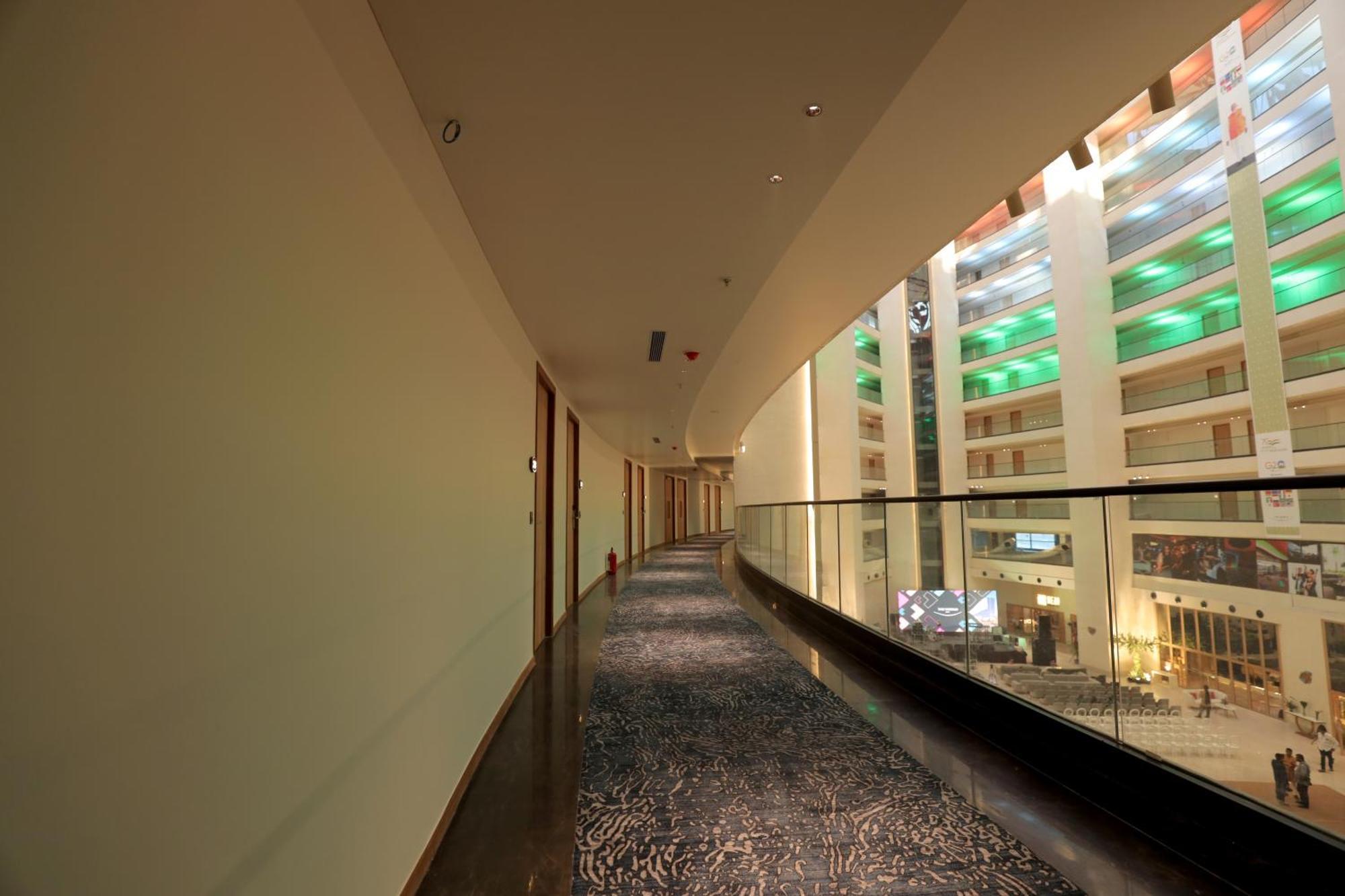 The World Surat Hotel Exterior photo