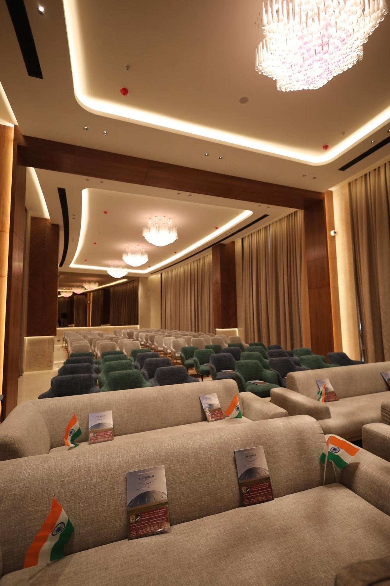 The World Surat Hotel Exterior photo