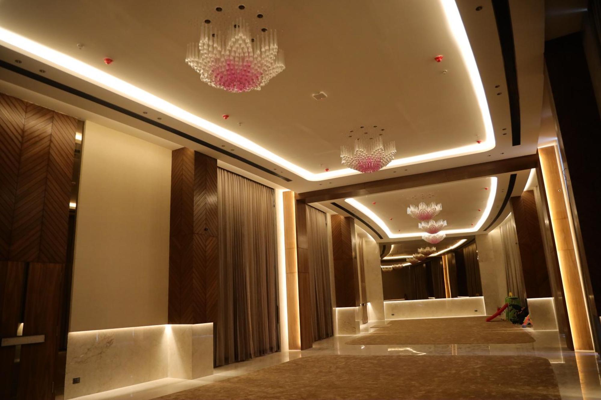 The World Surat Hotel Exterior photo