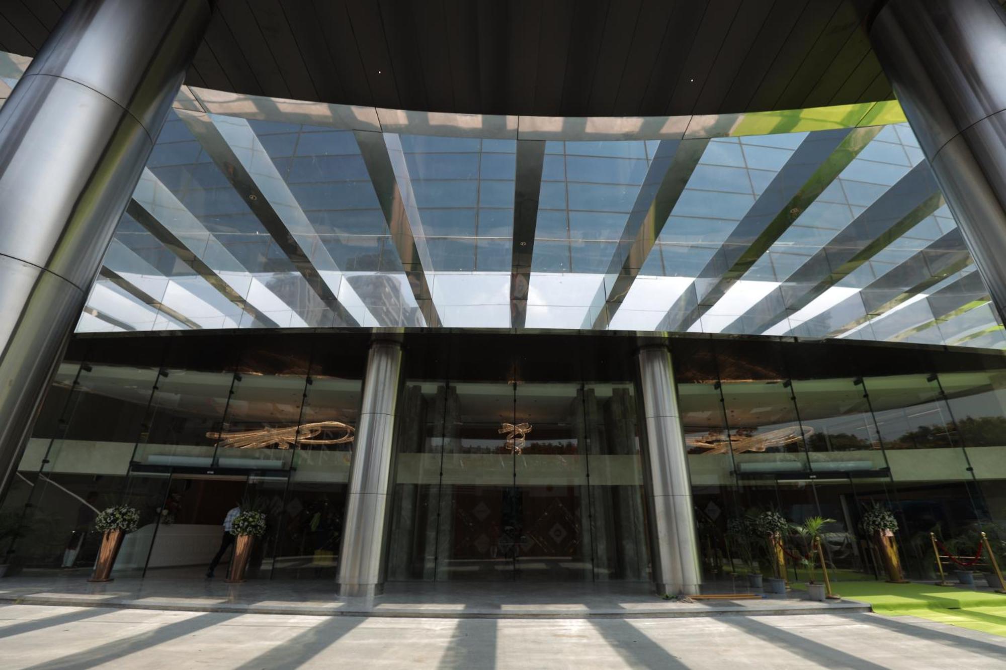 The World Surat Hotel Exterior photo